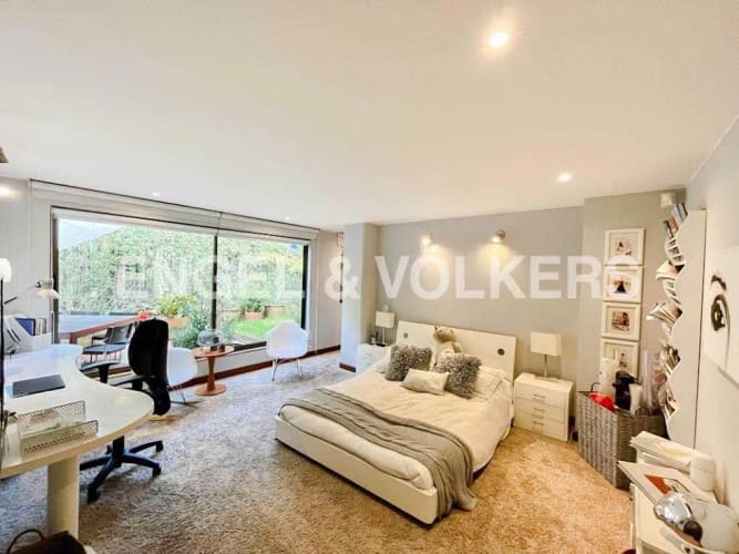 Apartamento de 3 alcobas en venta en Cerros De Niza, Bogotá, 238 m² · foto 19 de 20