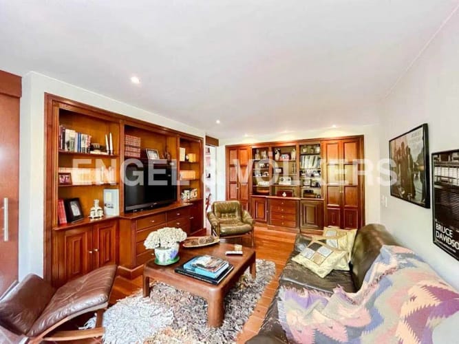 Apartamento de 3 alcobas en venta en Cerros De Niza, Bogotá, 238 m² · foto 7 de 20