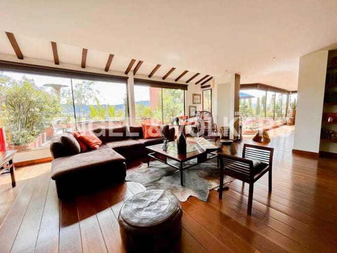 Apartamento de 3 alcobas en venta en Cerros De Niza, Bogotá, 238 m² · foto 4 de 20