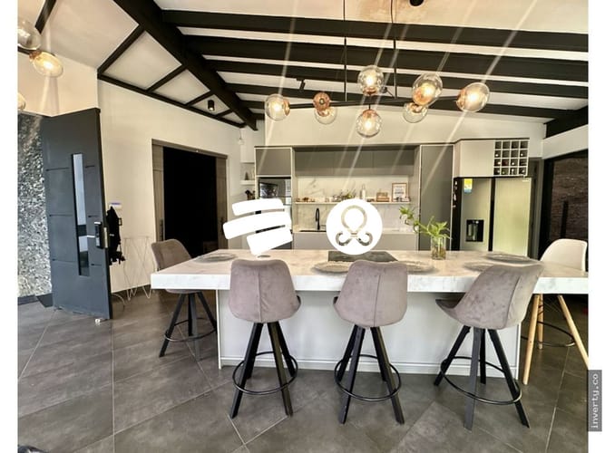 Casa de 4 alcobas en venta en Las Lomitas, Sabaneta, 315 m² · foto 9 de 15