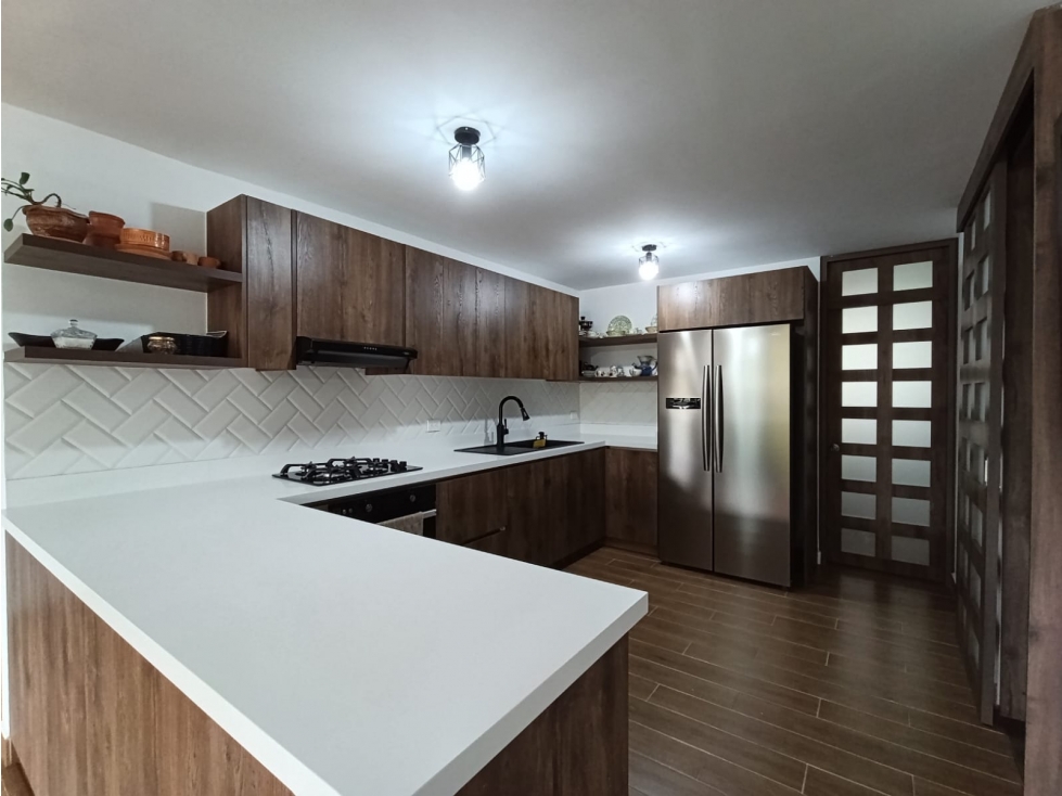 Apartamento en venta en La Aguacatala, Medellín · foto 8 de 23