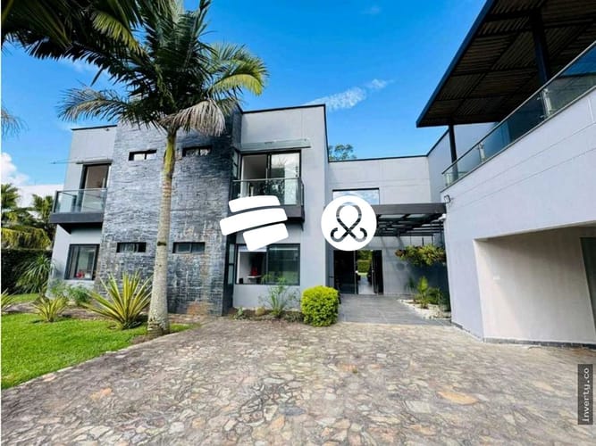 Casa de 6 alcobas en venta en Guayabito, Rionegro · foto 2 de 9