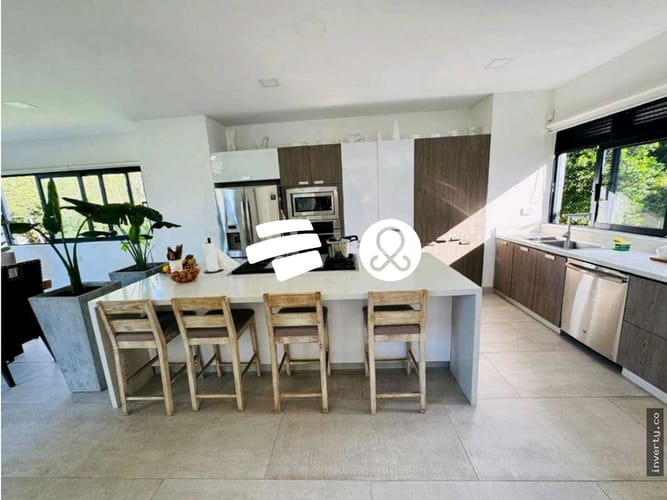 Casa de 6 alcobas en venta en Guayabito, Rionegro · foto 4 de 9