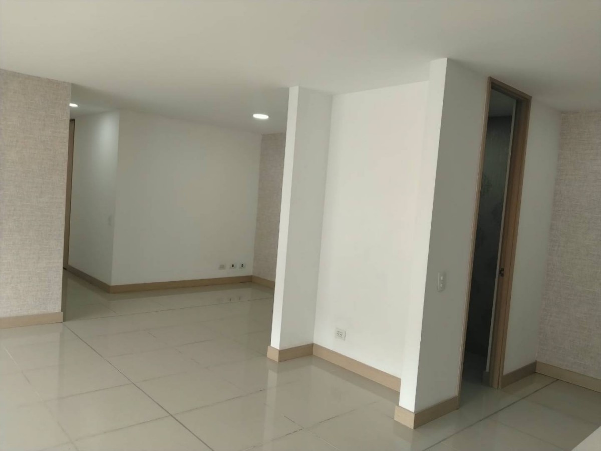 Apartamento en arriendo en Castropol, Medellín · foto 5 de 21