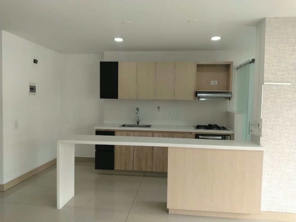Apartamento en arriendo en Castropol, Medellín · foto 6 de 21