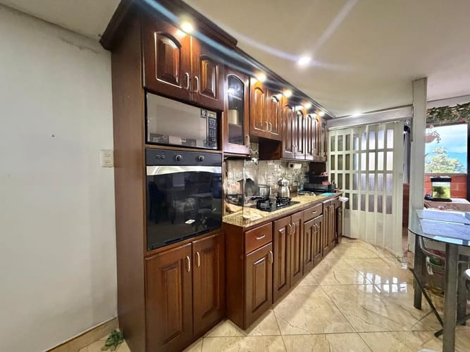 Apartamento de 3 alcobas en arriendo en Rodeo Alto, Medellín, 82 m² · foto 3 de 18
