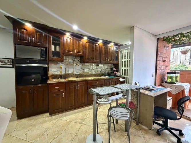 Apartamento de 3 alcobas en arriendo en Rodeo Alto, Medellín, 82 m² · foto 2 de 18