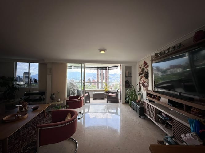 Apartamento de 3 alcobas en venta en El Poblado, Medellín, 171 m² · foto 2 de 19