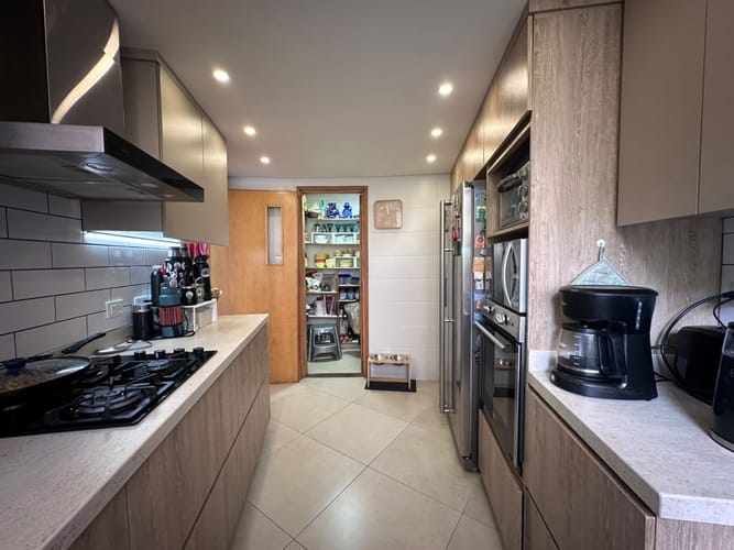 Apartamento de 3 alcobas en venta en El Poblado, Medellín, 171 m² · foto 7 de 19