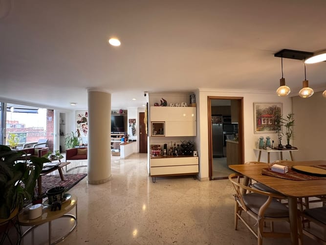 Apartamento de 3 alcobas en venta en El Poblado, Medellín, 171 m² · foto 3 de 19
