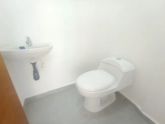 Local en arriendo en El Poblado, Medellín, 20 m² · foto 4 de 6