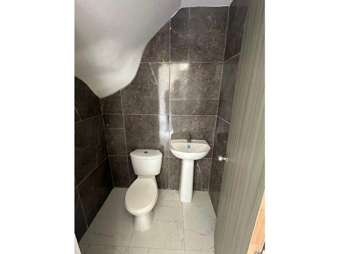 Edificio en venta en Condina, Pereira, 200 m² · foto 2 de 8