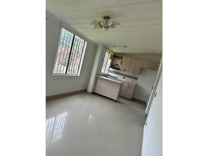 Apartamento de 3 alcobas en venta en Antonio Nariño, Medellín, 70 m² · foto 2 de 11