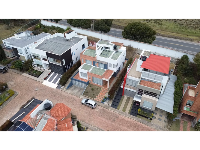 Casa de 4 alcobas en venta en San Onofre, Tunja, 319 m² · foto 2 de 24
