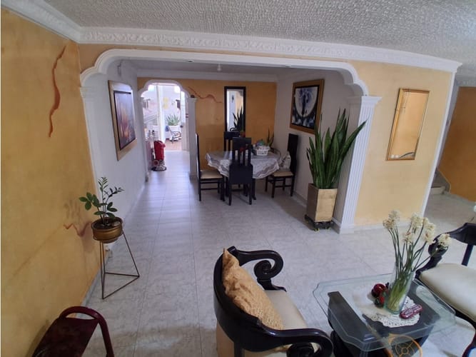 Casa de 8 alcobas en venta en Lagos I, Floridablanca, 162 m² · foto 3 de 24