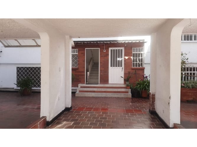 Casa de 3 alcobas en venta en Granjas De Provenza, Bucaramanga, 153 m² · foto 2 de 24