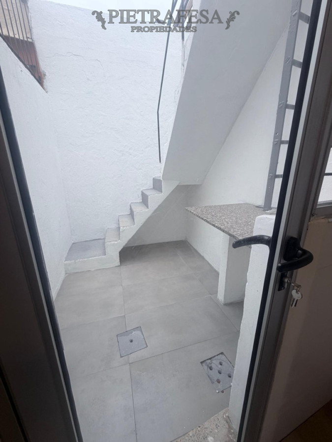 Casa tipo apartamento en aquiler,1 dormitorio, 1 baño, patio, parrillero. La Blanqueada. · Foto 9