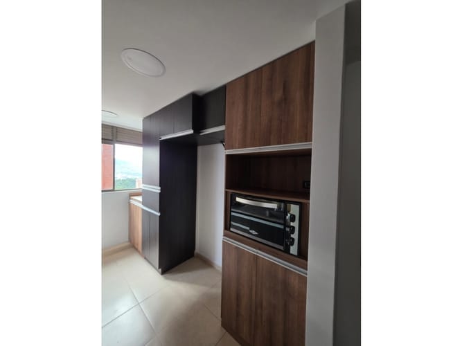 Apartamento de 3 alcobas en arriendo en Loma Del Indio, Medellín, 90 m² · foto 2 de 22