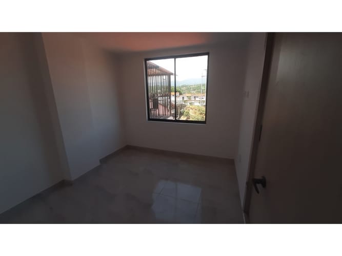Apartamento de 3 alcobas en venta en El Llanito, Girón, 62 m² · foto 4 de 19