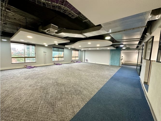 Oficina en venta en Milla De Oro, Medellín, 431 m² · foto 2 de 15