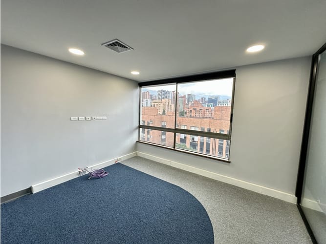 Oficina en arriendo en Milla De Oro, Medellín, 431 m² · foto 10 de 15