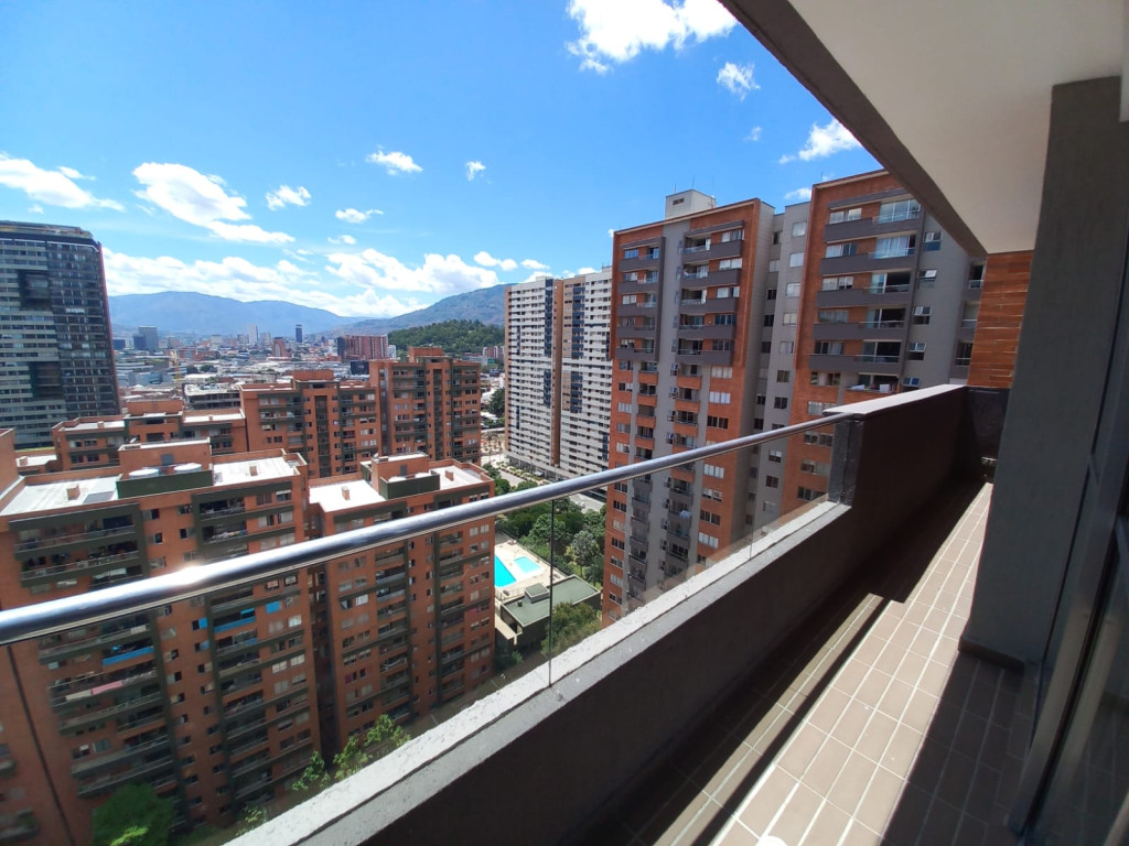 Apartamento en arriendo en Ciudad Del Río, Medellín · foto 2 de 19