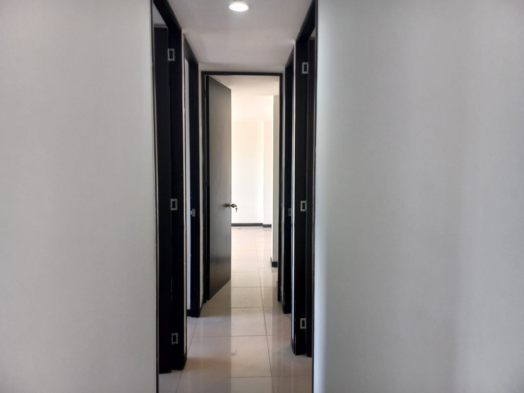 Apartamento en arriendo en Ciudad Del Río, Medellín · foto 9 de 19