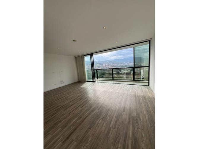 Apartaestudio en arriendo en El Poblado, Medellín, 76 m² · foto 3 de 8