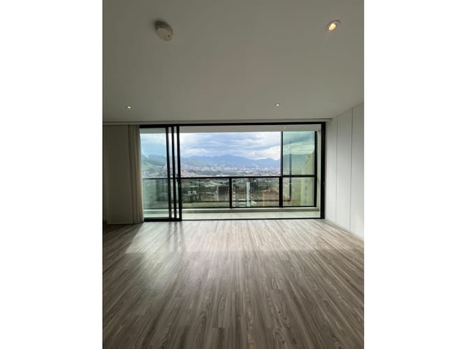 Apartaestudio en arriendo en El Poblado, Medellín, 76 m² · foto 4 de 8