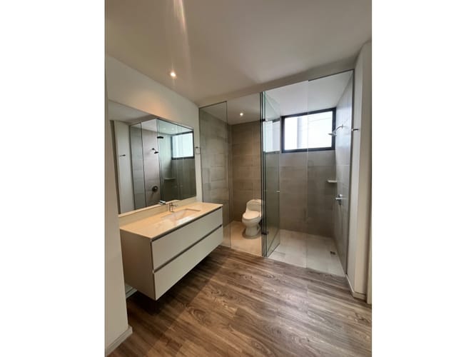 Apartaestudio en arriendo en El Poblado, Medellín, 76 m² · foto 6 de 8