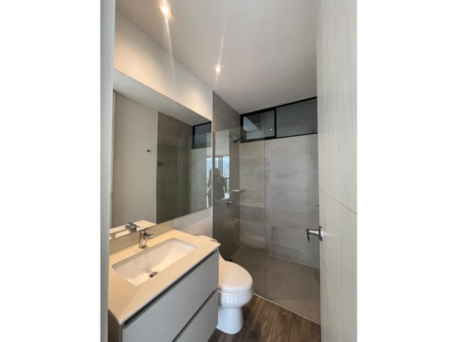 Apartaestudio en arriendo en El Poblado, Medellín, 76 m² · foto 7 de 8