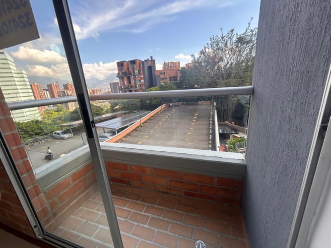 Apartamento de 2 alcobas en arriendo en Castropol, Medellín, 55 m² · foto 4 de 21