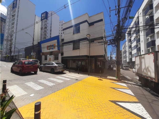 Edificio en venta en Bolivar, Bucaramanga, 470 m² · foto 2 de 3