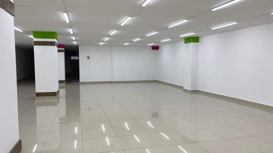 Local en arriendo en Sector Lago Uribe, Pereira, 400 m² · foto 3 de 9