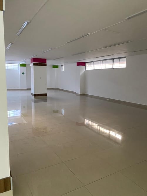 Local en arriendo en Sector Lago Uribe, Pereira, 400 m² · foto 6 de 9