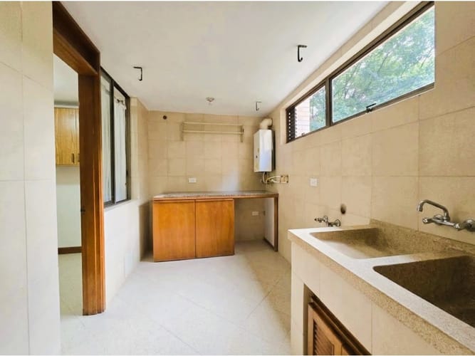 Apartamento de 4 alcobas en arriendo en El Poblado, Medellín, 210 m² · foto 5 de 20