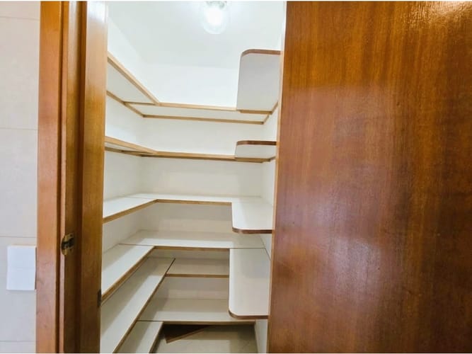 Apartamento de 4 alcobas en arriendo en El Poblado, Medellín, 210 m² · foto 6 de 20