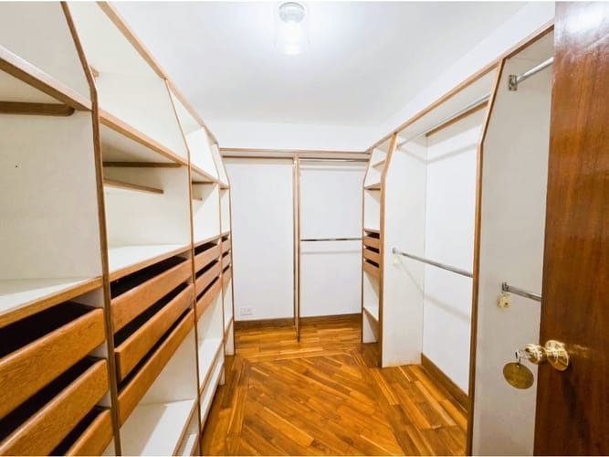Apartamento de 4 alcobas en arriendo en El Poblado, Medellín, 210 m² · foto 13 de 20