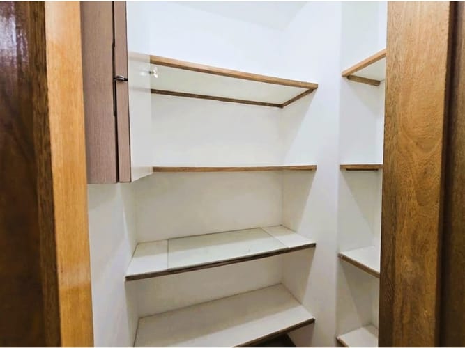 Apartamento de 4 alcobas en arriendo en El Poblado, Medellín, 210 m² · foto 17 de 20