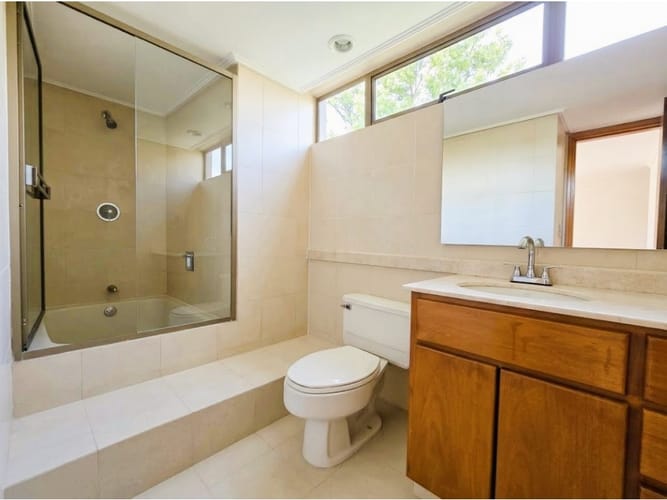 Apartamento de 4 alcobas en arriendo en El Poblado, Medellín, 210 m² · foto 18 de 20