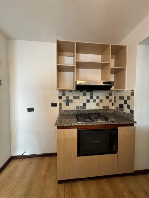 Apartaestudio en arriendo en Los Naranjos, Medellín, 70 m² · foto 3 de 16