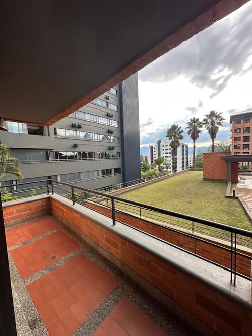 Apartaestudio en arriendo en Los Naranjos, Medellín, 70 m² · foto 10 de 16
