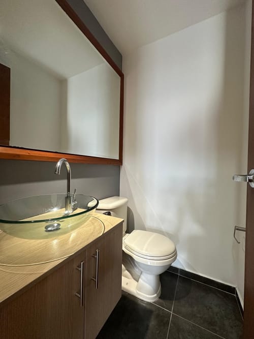 Apartaestudio en arriendo en Los Naranjos, Medellín, 70 m² · foto 13 de 16