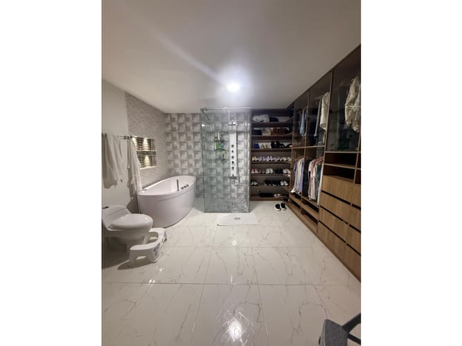 Casa de 5 alcobas en venta en Los Colores, Medellín, 371 m² · foto 5 de 24