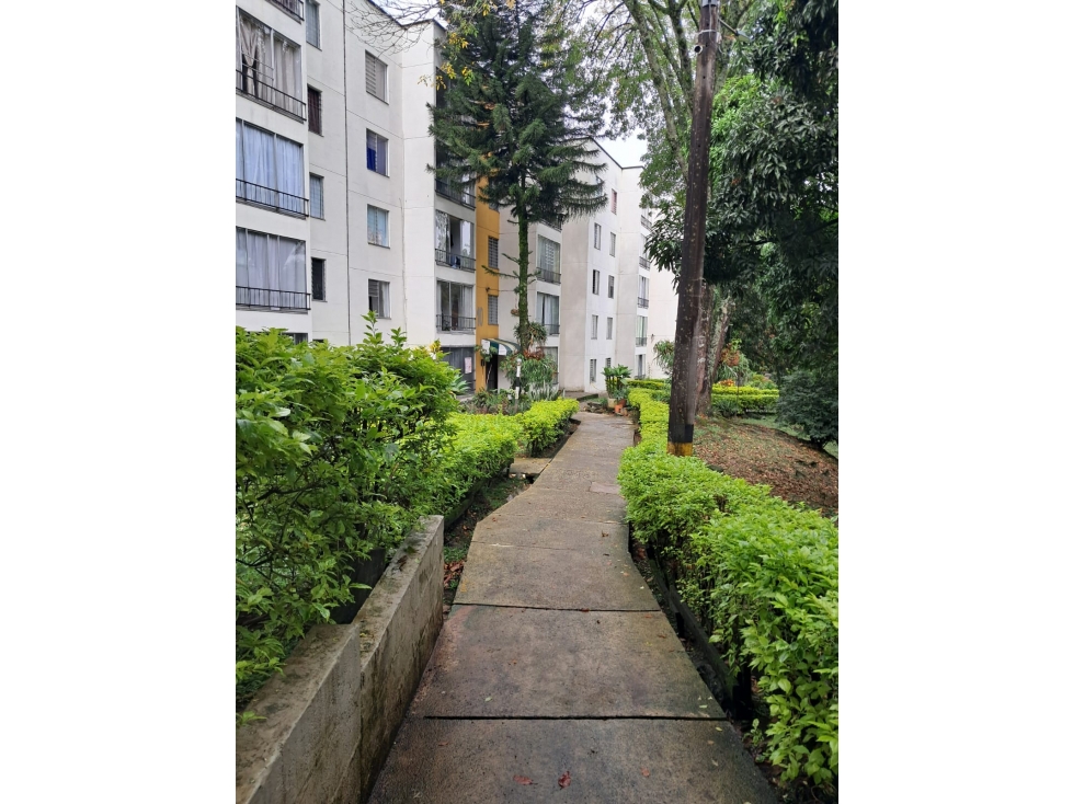 Apartamento en venta en La Milagrosa, Medellín · foto 10 de 17