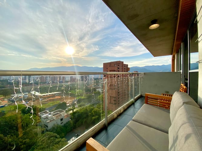 Apartamento de 2 alcobas en venta en El Poblado, Medellín, 92 m² · foto 5 de 15