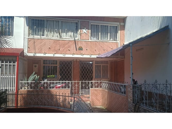 Casa de 4 alcobas en venta en Lagos Iii, Floridablanca, 93 m² · foto 2 de 15