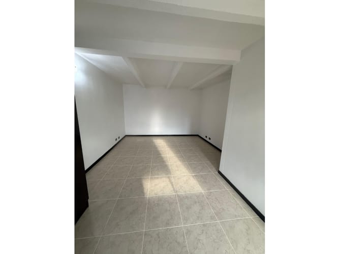 Apartamento de 3 alcobas en venta en Los Colores, Medellín, 83 m² · foto 4 de 18