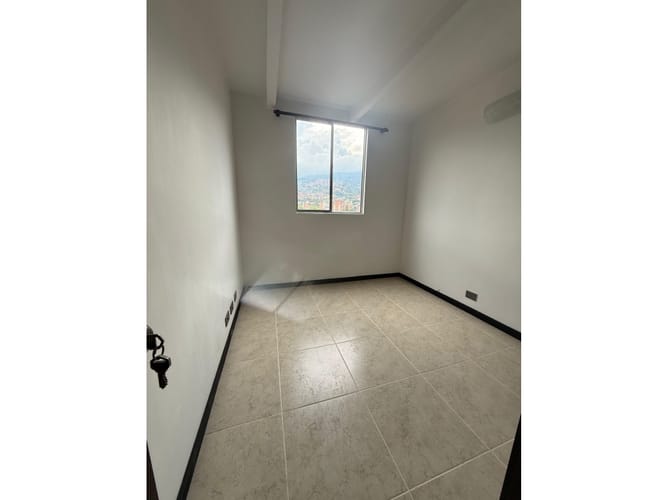 Apartamento de 3 alcobas en venta en Los Colores, Medellín, 83 m² · foto 9 de 18