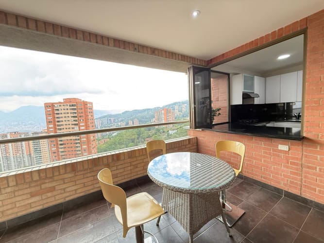 Apartamento de 2 alcobas en arriendo en El Tesoro, Medellín, 105 m² · foto 2 de 21